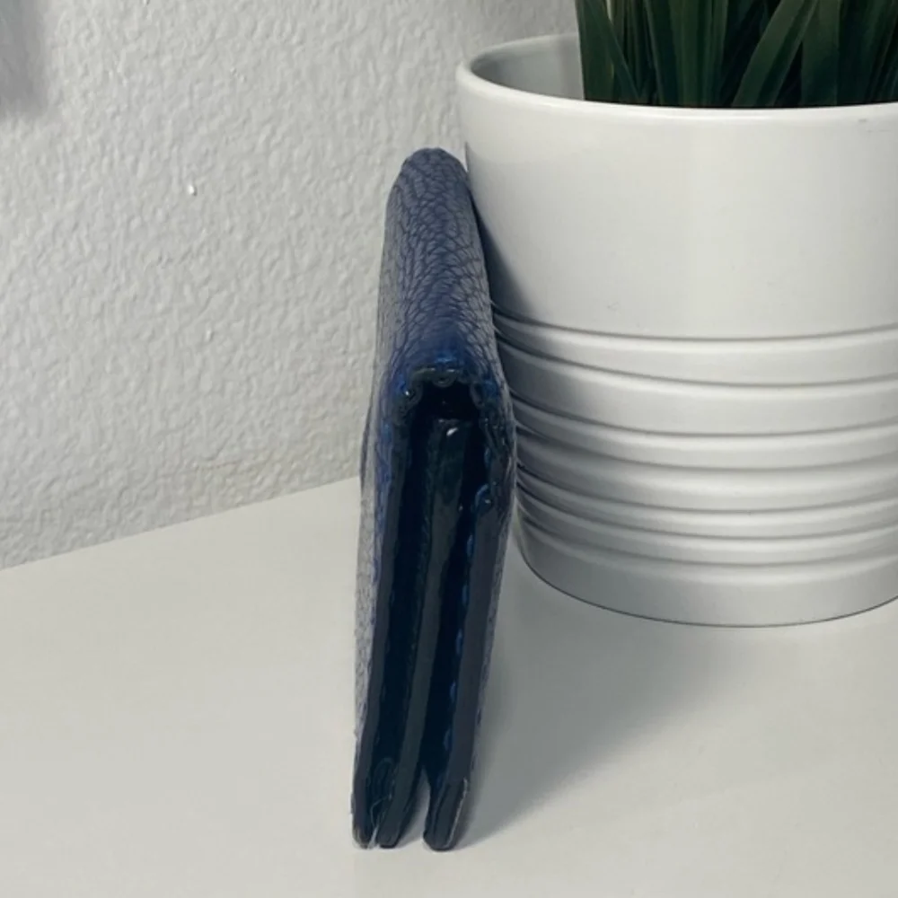 RARE FENDI Selleria 2 Tone Leather Bi Fold Long Wallet Blue / w Black interior - Picture 3 of 11